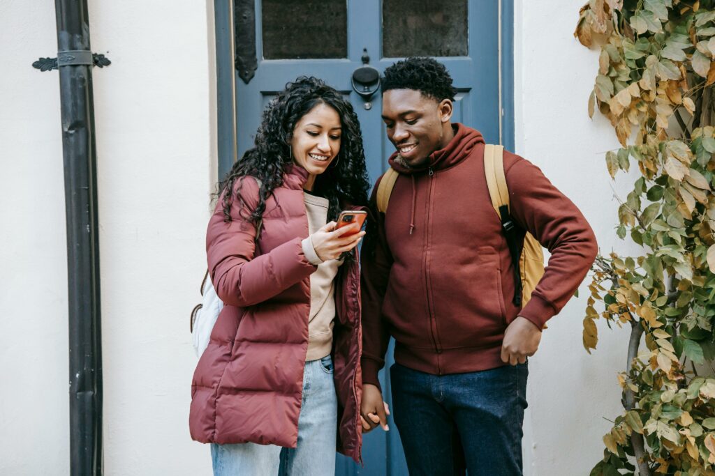 L'entrée se fait via nos serrures connectées, nous restons disponibles en cas de besoin